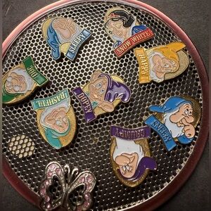 Snow White Disney Collectible Character Pin Set COMPLETE